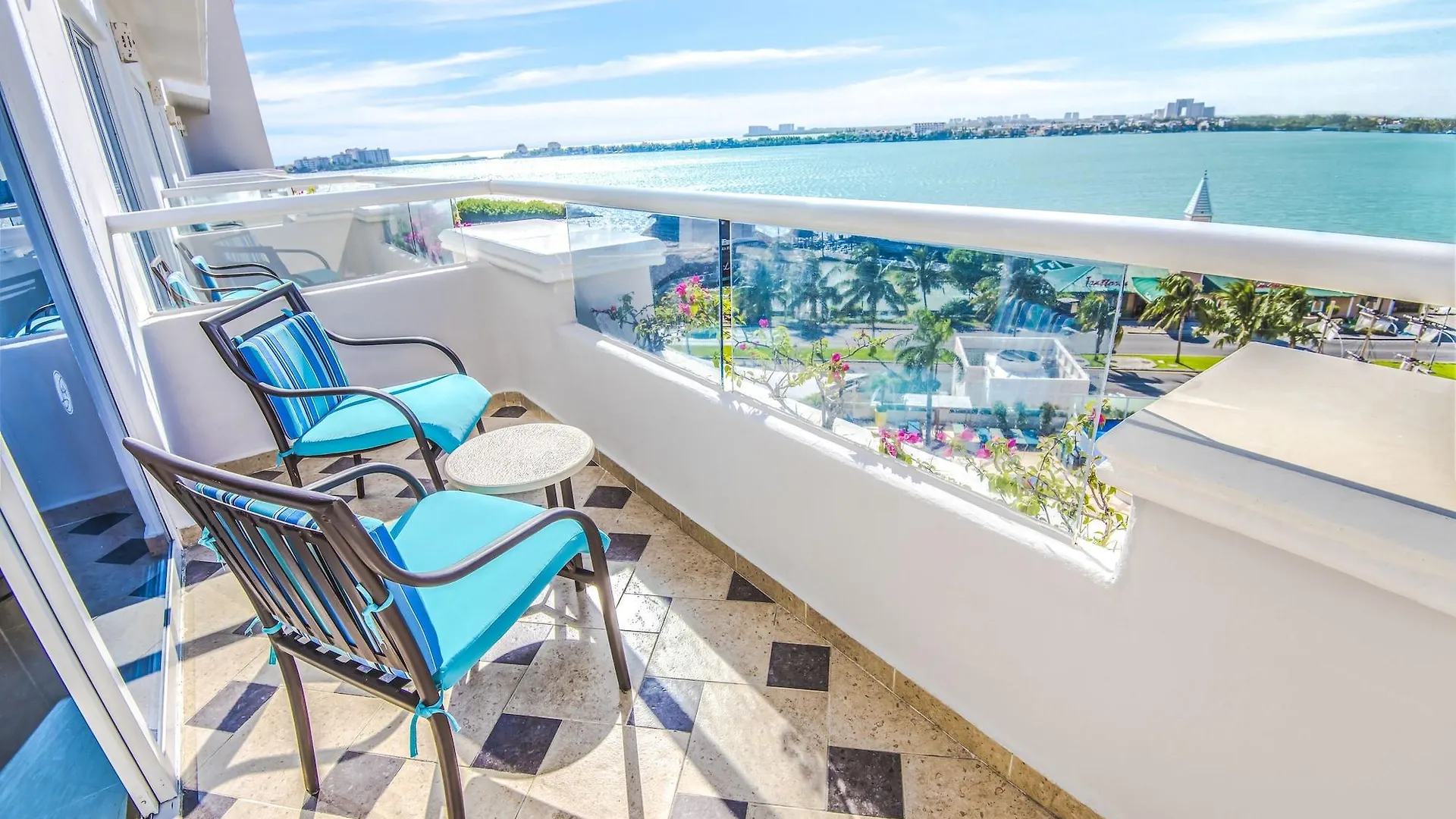 Wyndham Alltra Cancun All Inclusive Resort
