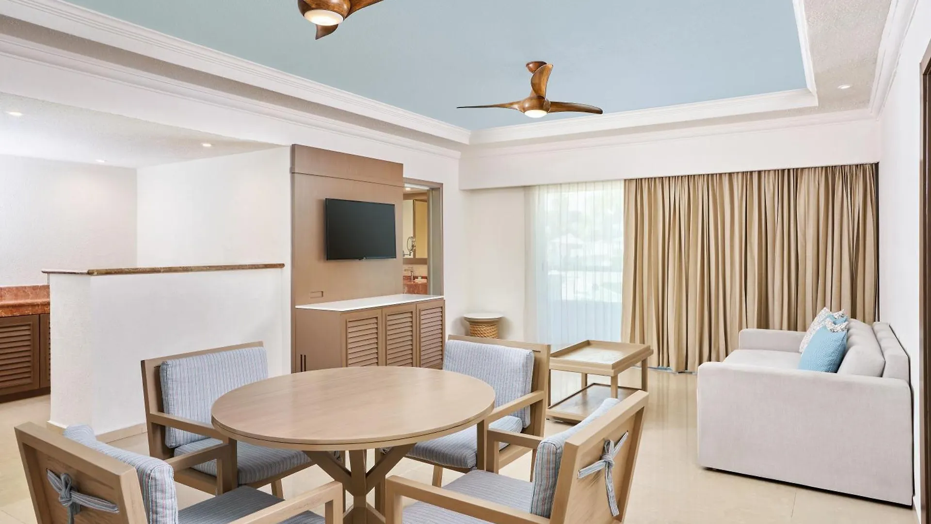 Wyndham Alltra Cancun All Inclusive Resort